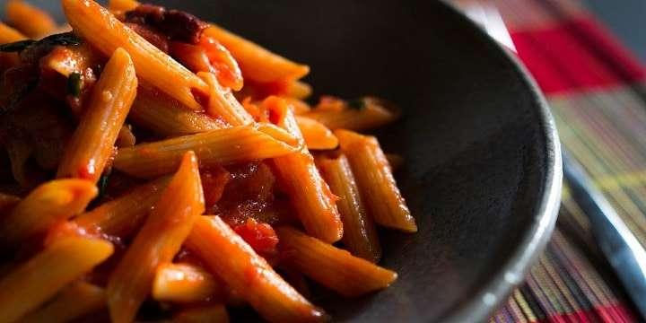 Vegopasta med saffran, apelsin och en Pinotage