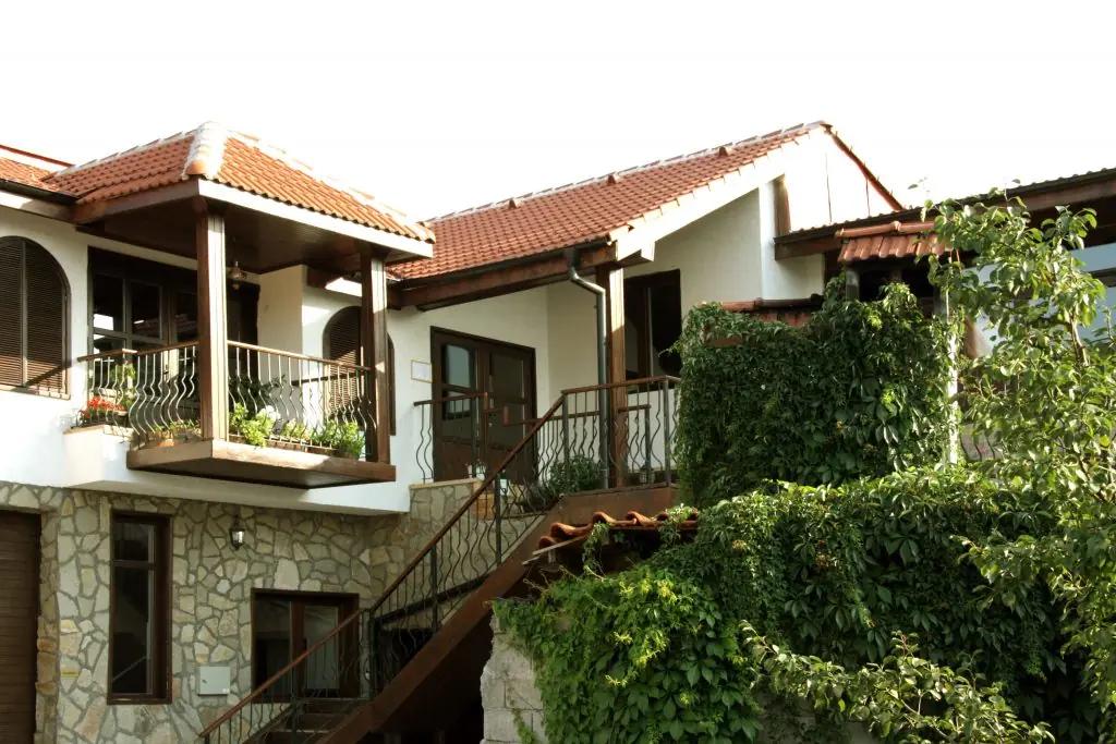 Villa Vinifera