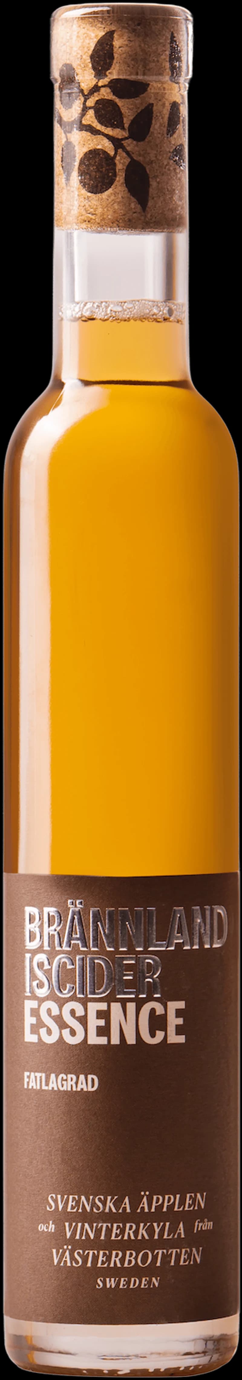 Flaska med Brännland IsCider smaksatt vin och fruktvin på en bricka.