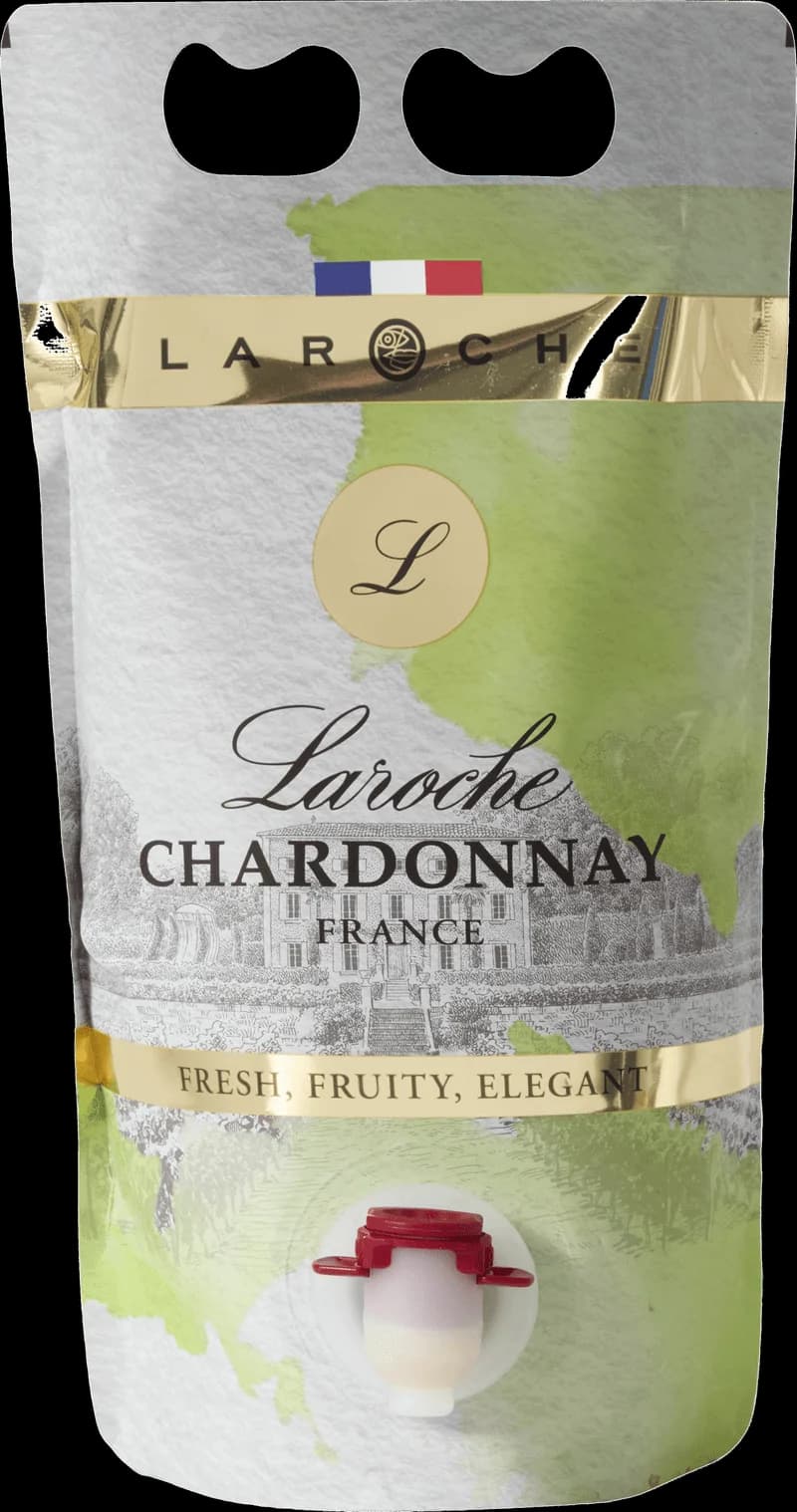 Ett glas chardonnay vitt vin på ett bord.