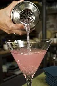 Veckans rosa cocktail: Pink Lady Veckans rosa cocktail: Pink Lady