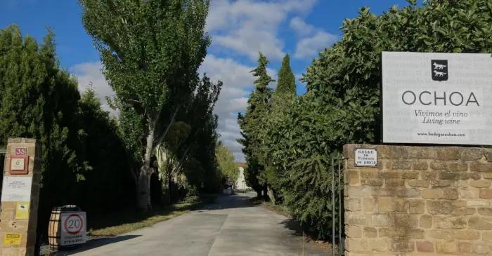Bodegas Ochoa - Vingården med eget laboratorium för vintillverkningen
