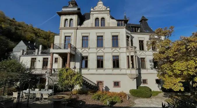 Wein Von 3 - vingården med ett slott Wein Von 3 - vingården med ett slott