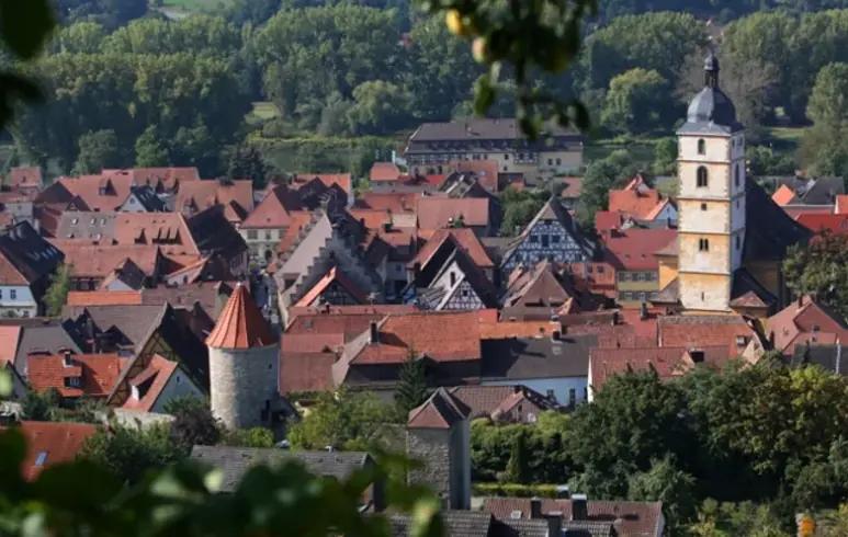 Weingut Artur Steinmann im Pastoriushaus - vingården producerar 120 000 flaskor om året Weingut Artur Steinmann im Pastoriushaus - vingården producerar 120 000 flaskor om året