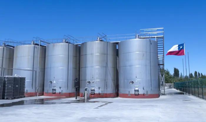 Nya världens viner - modern anläggning med tankar