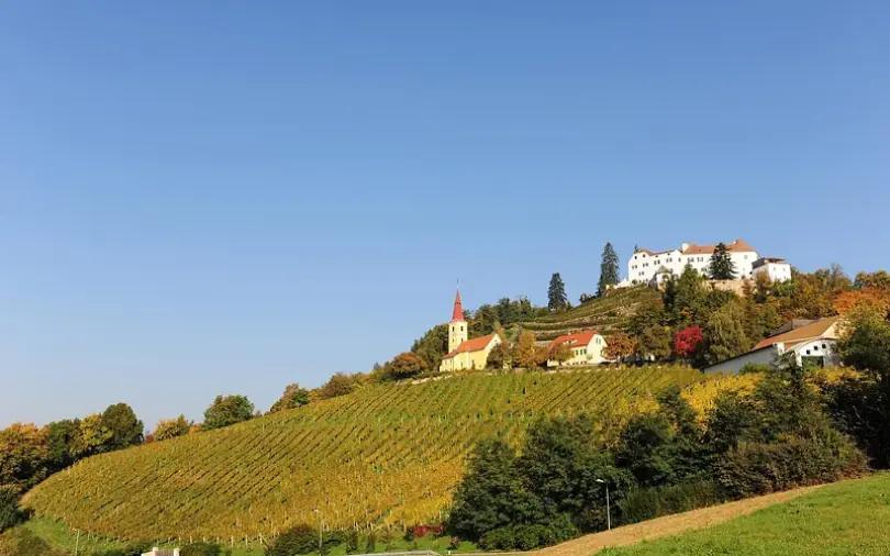 Winkler-Hermaden - Vingården med ett slott