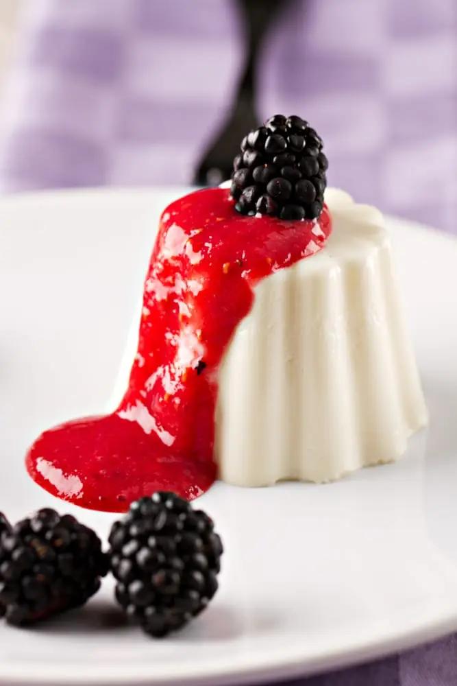 Himmelskt god vit chokladpannacotta och ett dessertvin som doftar honung Himmelskt god vit chokladpannacotta och ett dessertvin som doftar honung