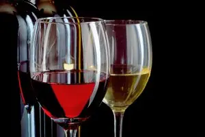Vinregionen Bordeaux - vinglas med vin - Vinjournalen.se